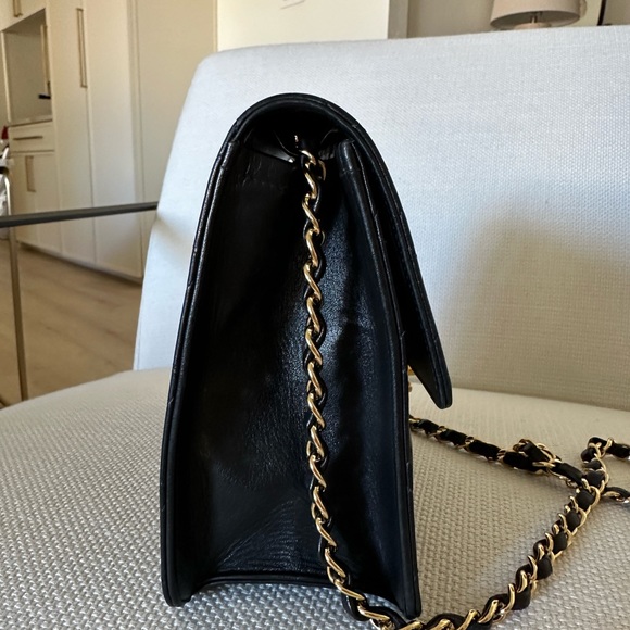 CHANEL 2000-2001 Turnlock Half Flap Medium Black Lambskin - Picture 3 of 10